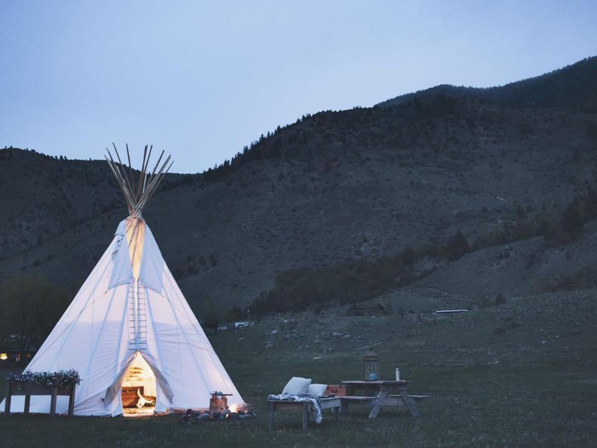 Dreamcatcher Tipi Hotel Gardiner Exteriör bild
