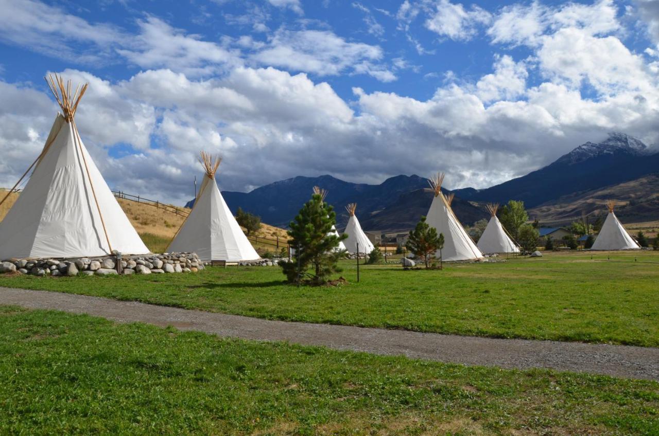 Dreamcatcher Tipi Hotel Gardiner Exteriör bild