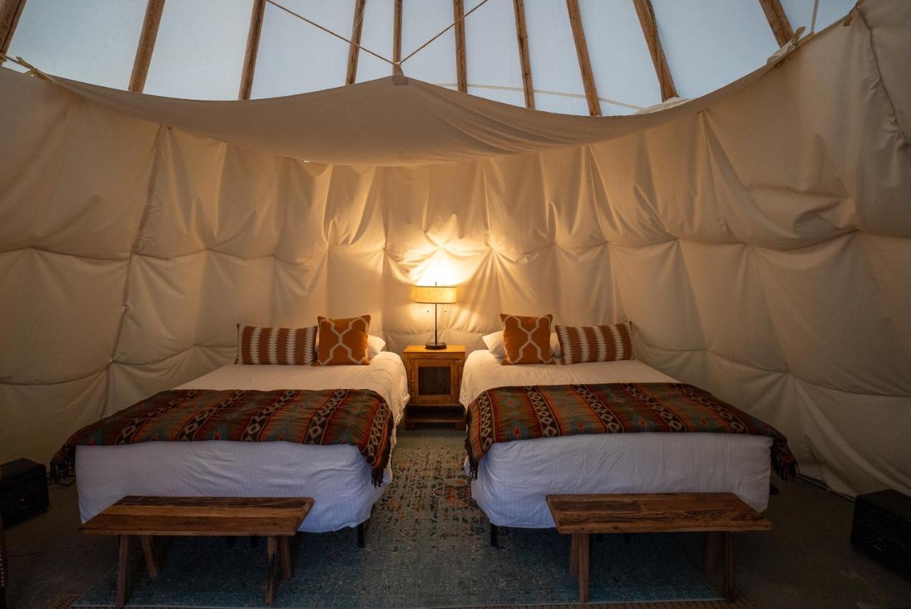 Dreamcatcher Tipi Hotel Gardiner Exteriör bild