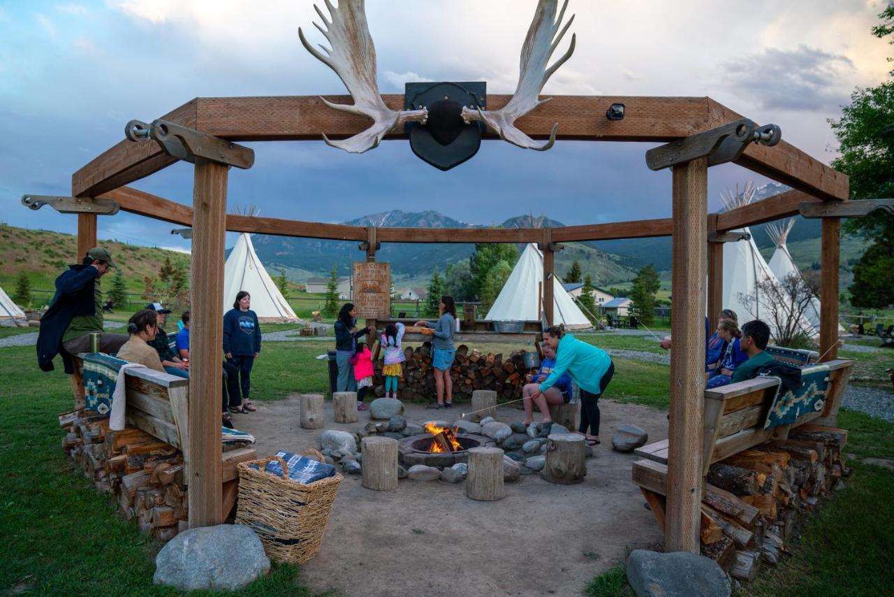 Dreamcatcher Tipi Hotel Gardiner Exteriör bild