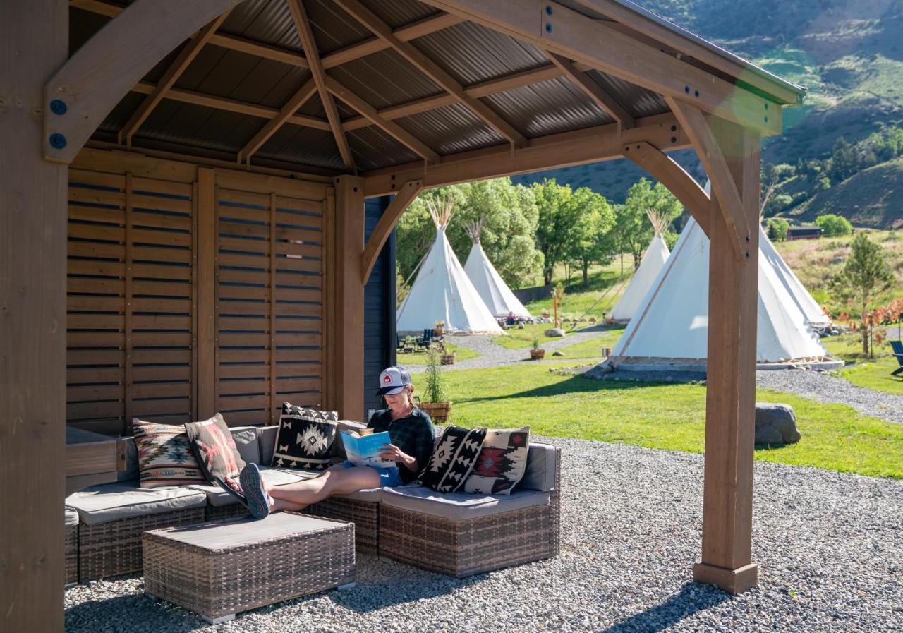 Dreamcatcher Tipi Hotel Gardiner Exteriör bild