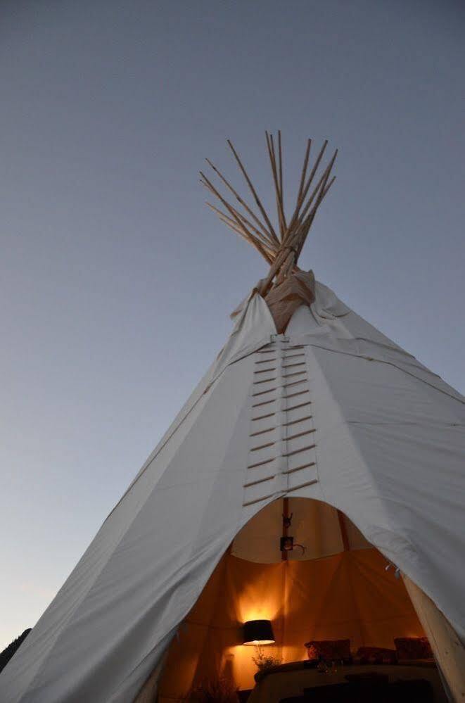Dreamcatcher Tipi Hotel Gardiner Exteriör bild